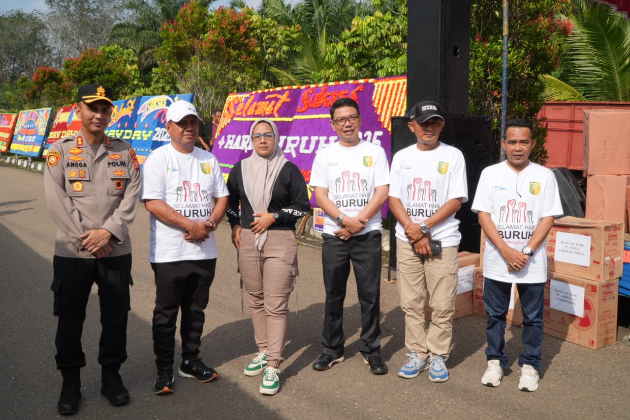 Berkah Fuji Astuti Ikut Peringatan May Day di Kuansing, Dapat Tiket Umroh Gratis ke Tanah Suci