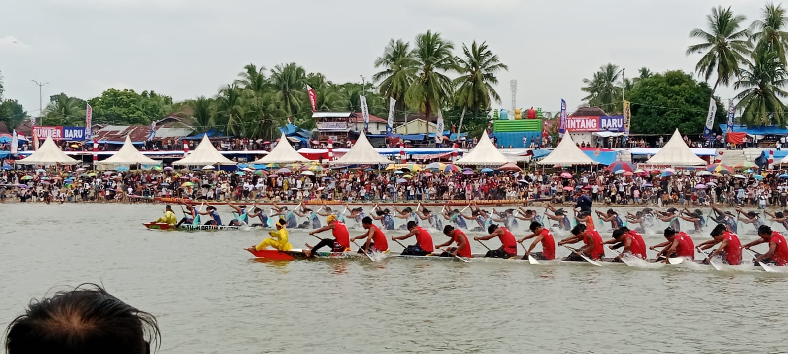 Pesta Rakyat Terbesar Berakhir,  Jalur Bintang Emas Cahaya Intan Pegang Mahkota Juara Tepian Narosa