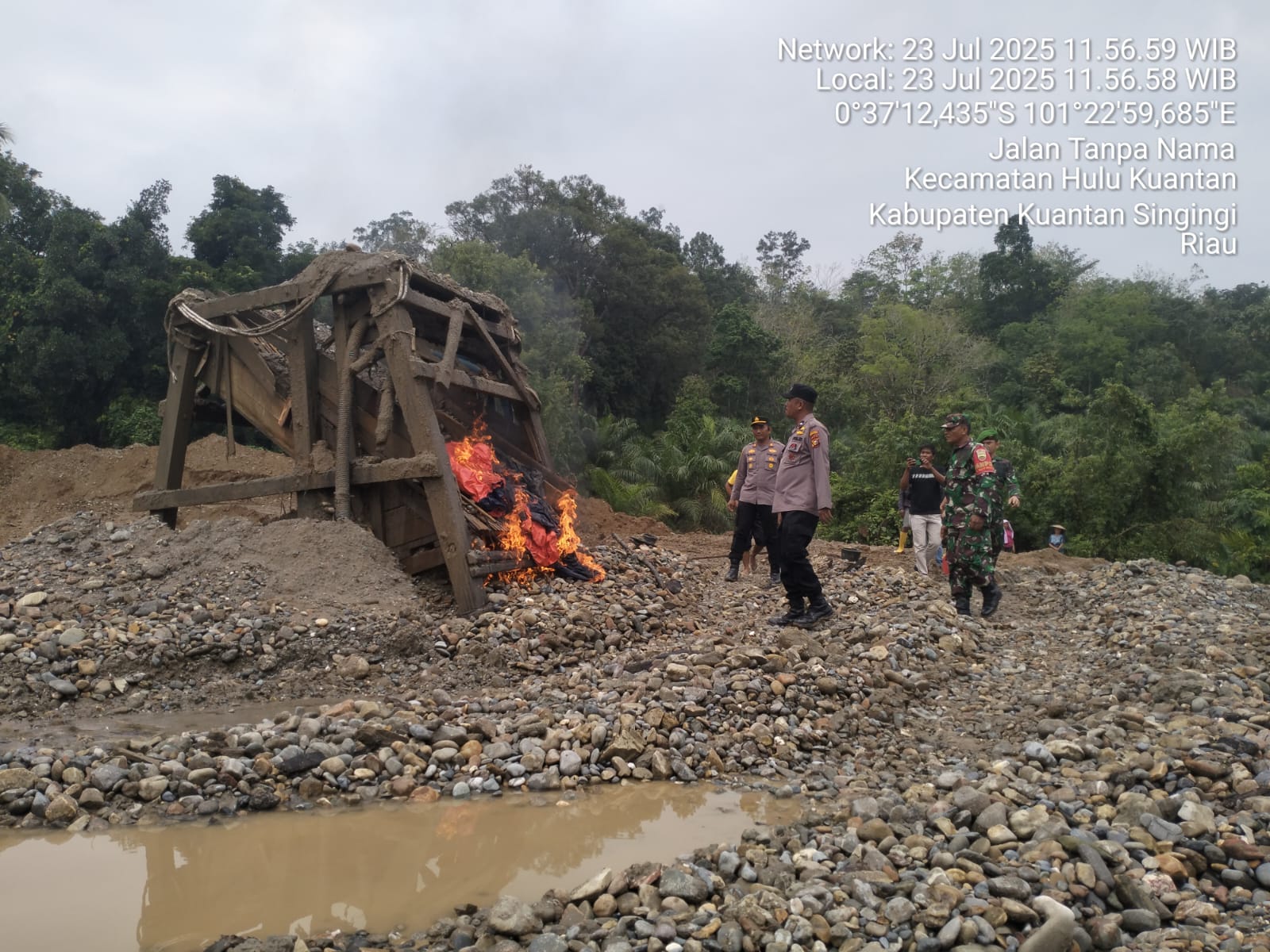 Pencemaran Sungai Kuantan  Disorot Nitizen Pacu Jalur,  Peti di Pulau Tempurung Hulu Kuantan Dirazia