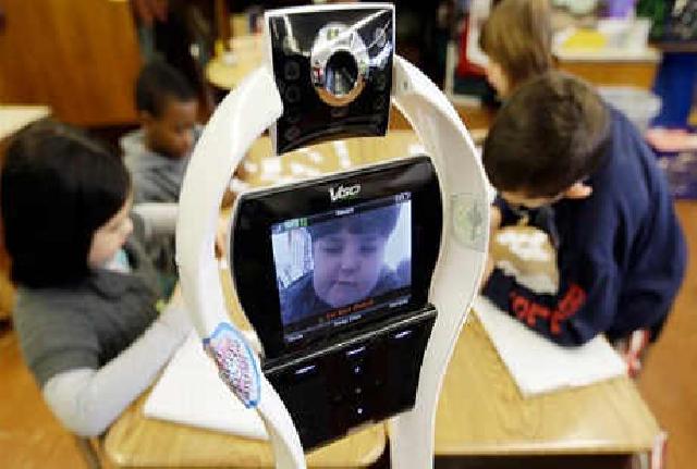 Alergi Parah, Bocah Ini Ke Sekolah 'Diwakili' Robot