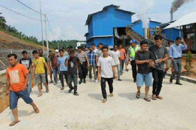 Minta Naker Lokal Diprioritaskan, Warga Tanjung Pauh Demo PT IIS