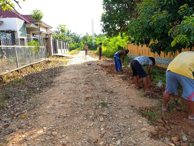 Lewat Pokir DPRD Riau, Mardianto Manan Bantu Jalan Semenisasi Penghubung Sungai Jering-Simpang Tiga
