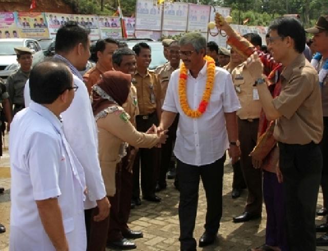 Sebelum Jokowi Instruksikan  PDH Hitam Putih,  Sukarmis Telah Dulu Terapkan di Kuansing