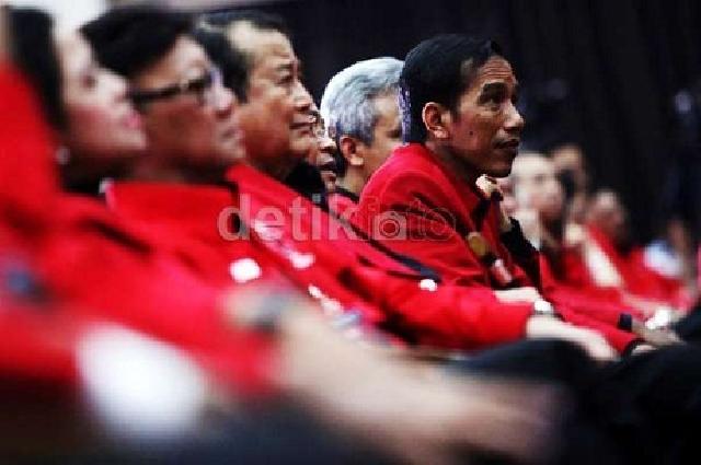Pulang dari Rakernas PDIP, Jokowi Dielu-elukan
