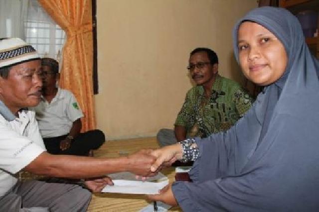 Sudah 6 Tahun, Ketua DPRD Muslim Asuransikan 1.000 Warga Pulau Komang