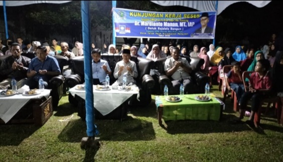 Warga Teluk Pauh Tersentuh Atas Kepedulian Mardianto Manan Pada Desa Mereka