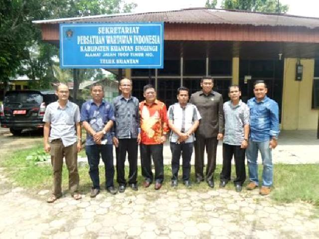 Anggota DPRD Riau Silaturrahmi dengan PWI Kuansing