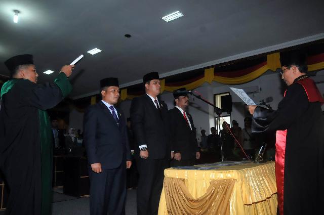 Dihadiri Plt Gubri, Pimpinan Defenitif DPRD Kuansing Resmi Dilantik