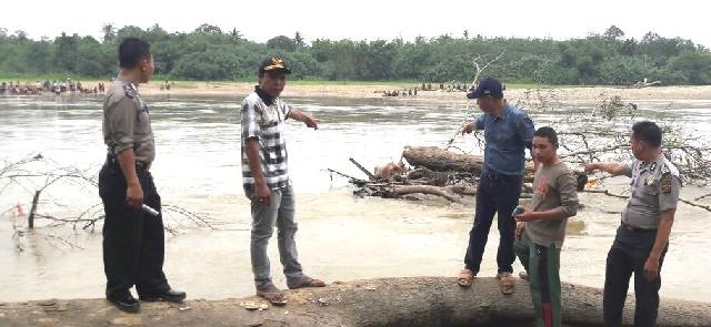 Warga Temukan Mayat Mister X Mengambang di Sungai Kuantan