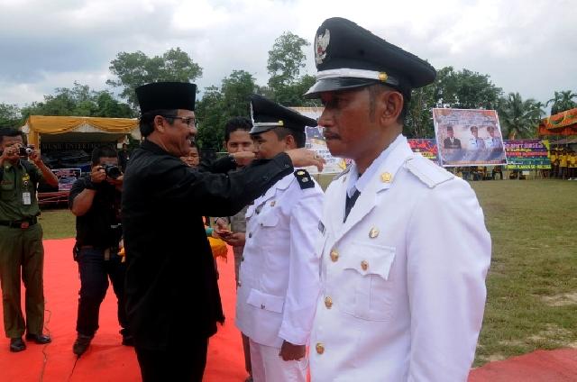 Dilantik, Bupati Ingatkan Kades Logas Hilir dan Kebun Lado Tidak Berpolitik