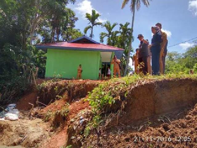 Dihantam Banjir Bandang, PAUD di Desa Petapahan Nyaris Ambruk