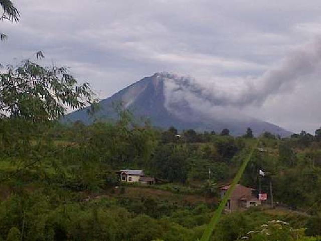 Gunung Sinabung Meletus, Tiga Desa Harus Dikosongkan