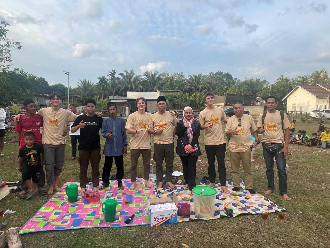 3 Orang Bule Asal Amerika Serikat akan Saksikan Pacu Jalur Rayon IV di Kari