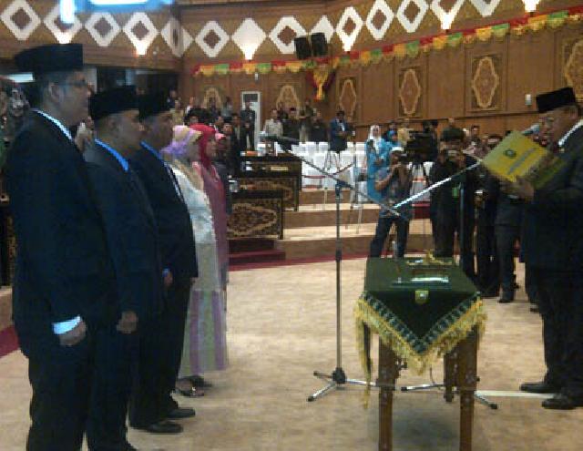Gumpita dan Istri Lukman Edy  Resmi Jadi Anggota DPRD Riau