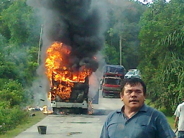 Konsleting, Bus Putra Simas Ludes Terbakar di Muara Lembu, 40 Penumpang dan Awak Bus Selamat