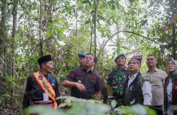Menhut Kagum Desa Jake Mampu Pertahankan Hutan Adat Seluas 405 Ha