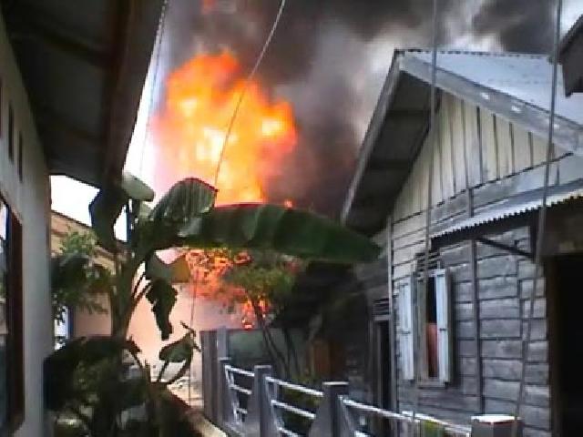 Ditinggal Berlebaran, Tiga Rumah Warga Limpuluh Terbakar
