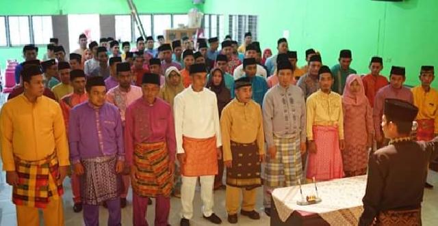Dilantik Berseragam Pakaian Melayu, Anggota PPK Diminta Jaga Integritas 