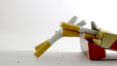 Alasan Kenapa Orang Miskin Pilih Beli Rokok Ketimbang Beras