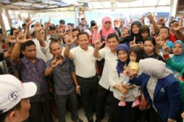 Kampanye di Pekanbaru, Jon Erizal Telusuri 3 Pasar Bersama Basko dan Ayat