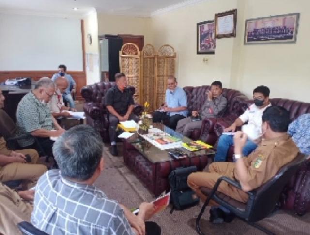Audiensi Dengan KONI Riau, Sekda Optimis Porprov Riau di Kuansing Sukses