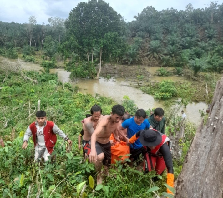Jasad Kakek Yang Tenggelam di Pucuk Rantau Ditemukan 100 Meter dari Jembatan Lokasi Jatuh