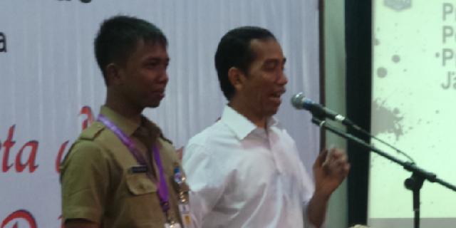 Jokowi Cari Ajudan Yang Lebih Jelek