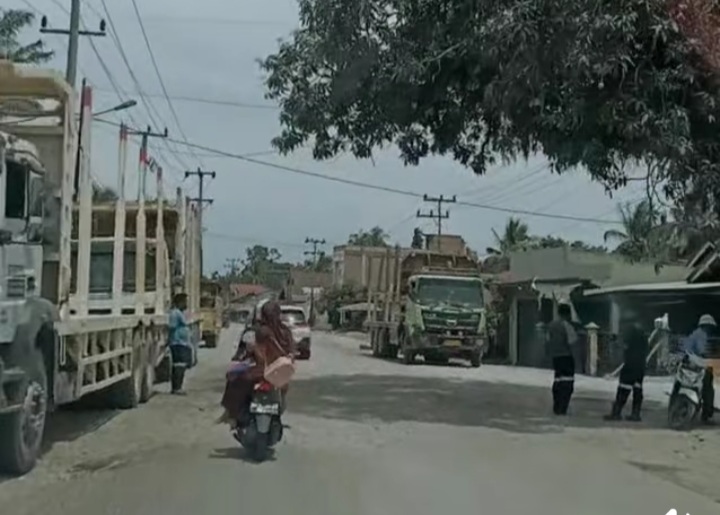 Rusak dan Dikeluhkan Warga, PUPR Riau Diminta Rigid Beton Jalan Provinsi di Benai