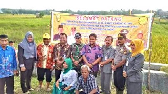 Indra Putra-Komperensi Panen Raya Bersama Warga Desa Tanjung Medan Cerenti