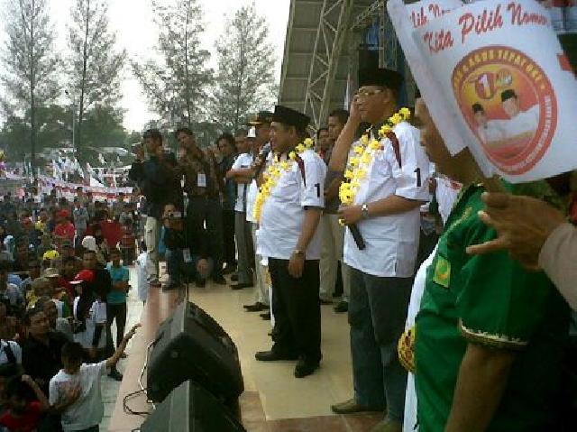 Kampanye Akbar, Massa  Herman-Agus Puluhan Padati Lapangan Bukit Gelanggang