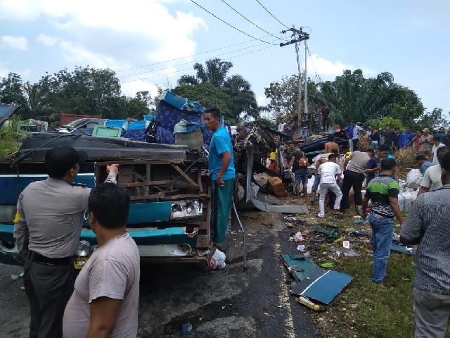 Bus PMTOH Terbalik di Bukit Betabuh, 6 Penumpang  Tewas, 7 Kritis