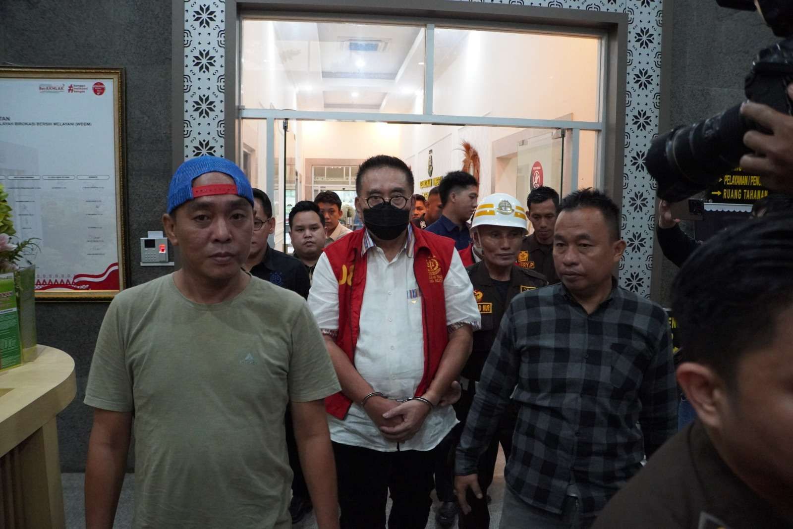 Terbitkan Izin Sawit di Hutan Produksi, Eks Bupati Musi Rawas dan Kades Jadi Tersangka