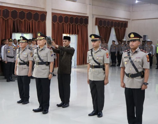 Kompol Syafri Joni dan Iptu Nyusfendri Dilantik Jadi Kapolsek Kuantan Tengan dan Logas Tanah Darat