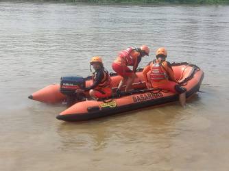 Mahasiwa Politeknik Caltex Riau Hilang Terseret Arus Sungai di Pulau Cinta Teratak Buluh