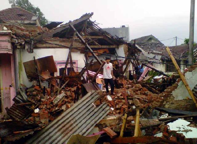 Puting Beliung Rusak Puluhan Rumah di Kampar
