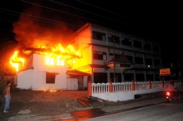 Diduga Arus Pendek, Hotel Shinta Teluk Kuantan Nyaris Ludes Terbakar, Kerugian Ratusan Juta