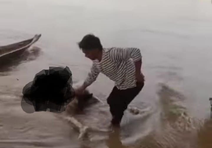 Heboh Warga Pangean Temukan Mayat  Pria Mengapung di Sungai Kuantan