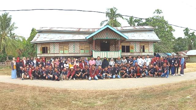 Mahasiswa Fakultas Teknik UNRI Kunjungi Rumah Adat Kenegerian Sentajo 