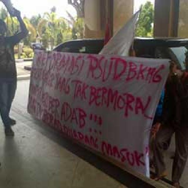 Mahasiswa Kampar  Demo Dokter Tolak Pasien