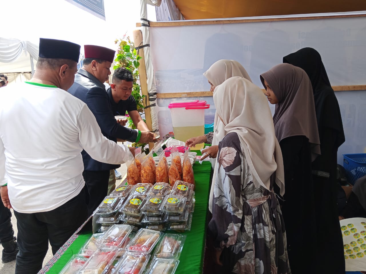 1.275 Santri se-Riau Hadir di Kuansing, 20 Ponpes dan 10 UKM Ikut Pesantren Expo di Taman Jalur