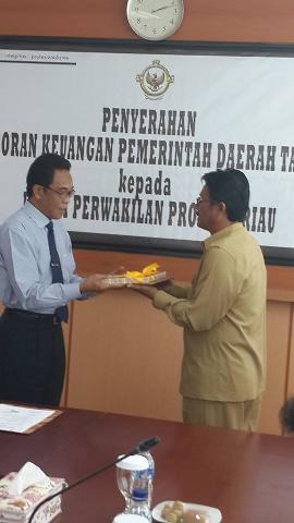 Kuansing Kabupaten Pertama di Riau Serahkan LKPD