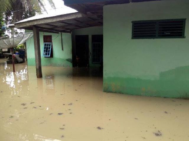 Akibat Hujan Deras, Ratusan Rumah Warga dan Jalan Terendam Banjir