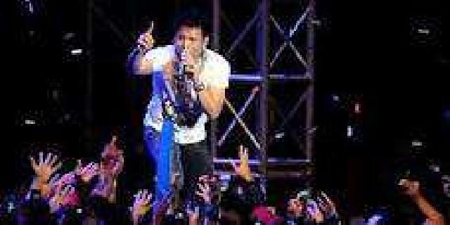 Noah Tutup Konser di Pekanbaru dengan 'Topeng'