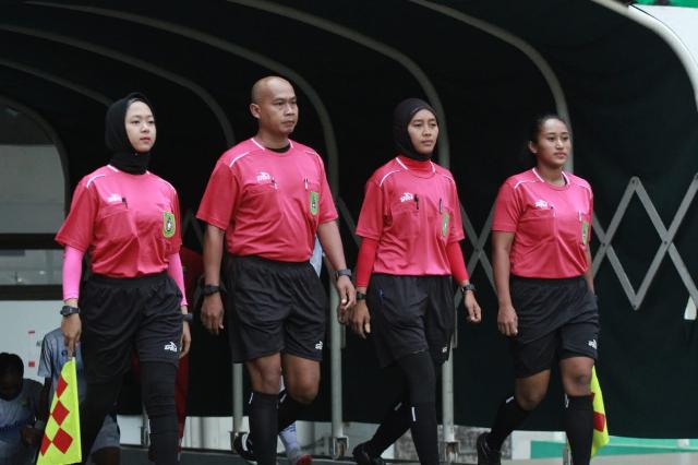Sherly, Wasit Wanita Riau Asal Kuansing Pimpin Liga 1 Nasional