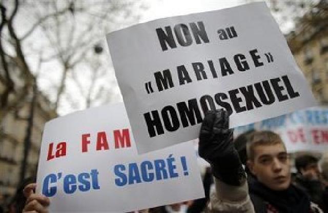 100 Ribu Warga Prancis Demo Tolak Legalisasi Pernikahan Gay & Lesbian 