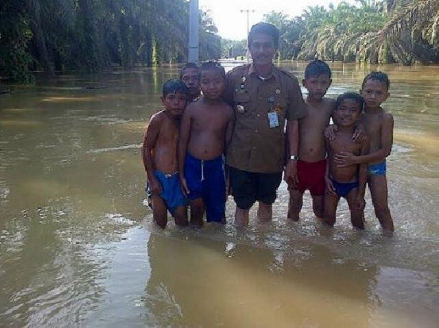 Banjir Rendam Lima Desa di Pucuk Rantau , Dua Jalan Utama Tergenang Hingga 1 Meter