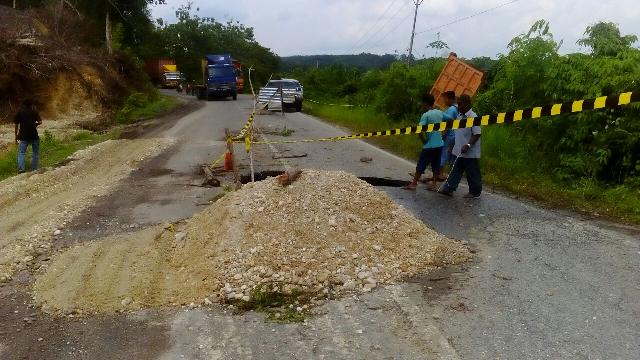 Jalan Nasional yang Amblas di Desa Kebun Lado Sudah Diperbaiki  