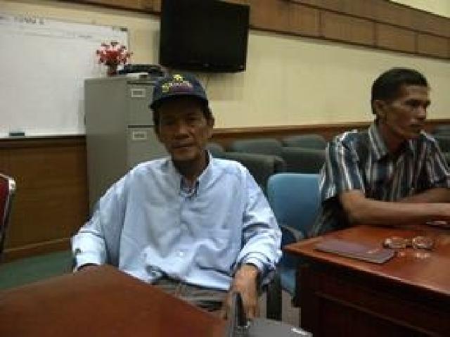 Serobot Kuburan, Warga Kuansing Adukan PT WJT ke DPRD Riau