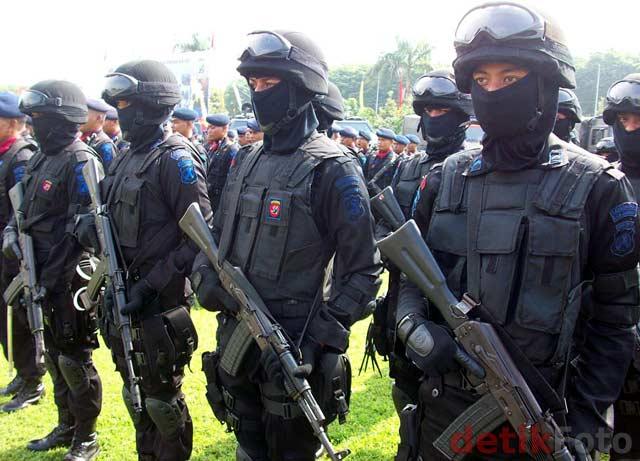 Komisioner KPU Riau di Kawal 10 Brimob