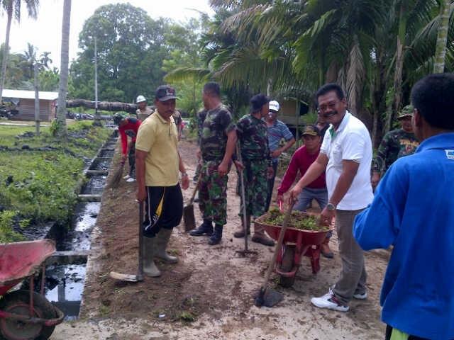 Masyarakat Desa Pulau Baru Kopah Goro Bersama RAPP dan TNI